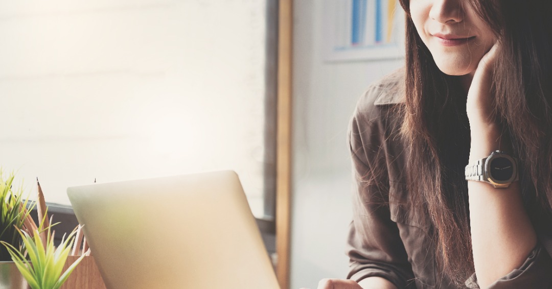 young woman managing her personal finances on her laptop